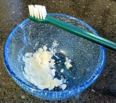 HOMEMADE DOG TOOTHPASTE